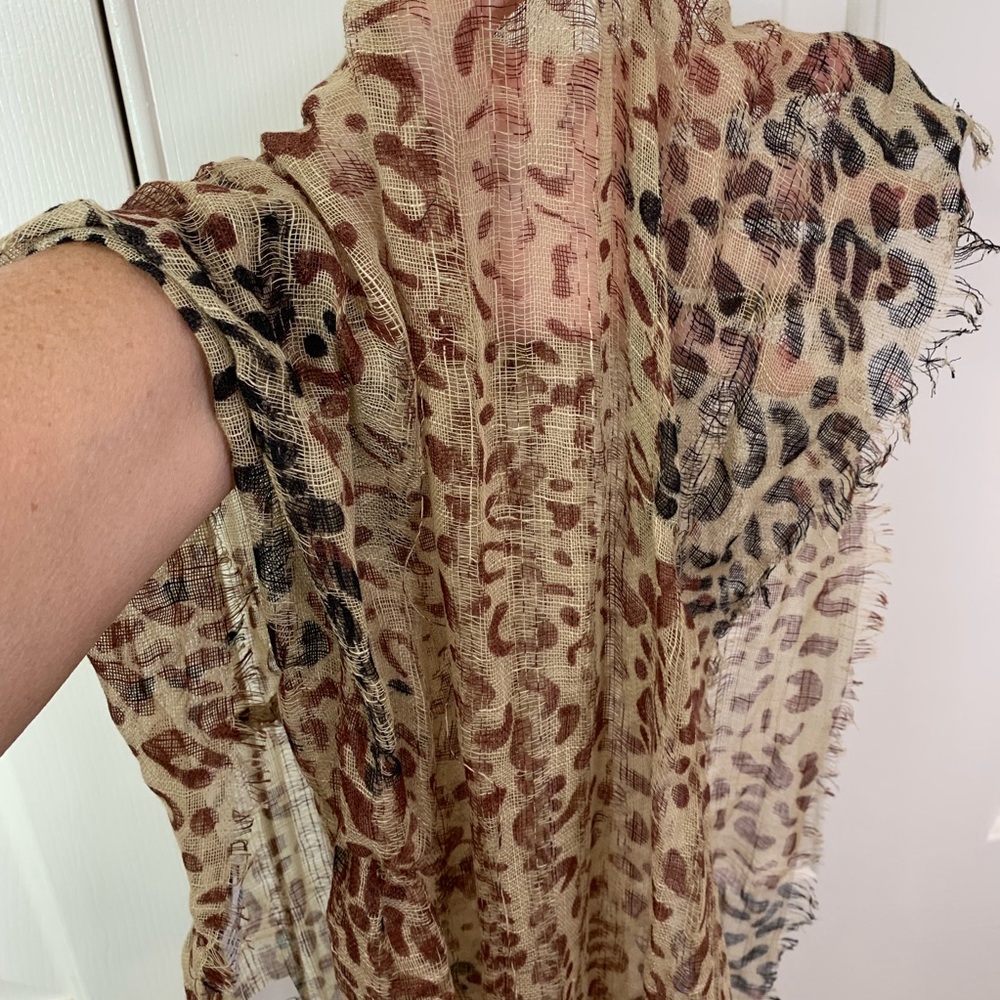 NET SHEET ANIMAL PRINT SCARF IN TAN, BLACK, BROWN